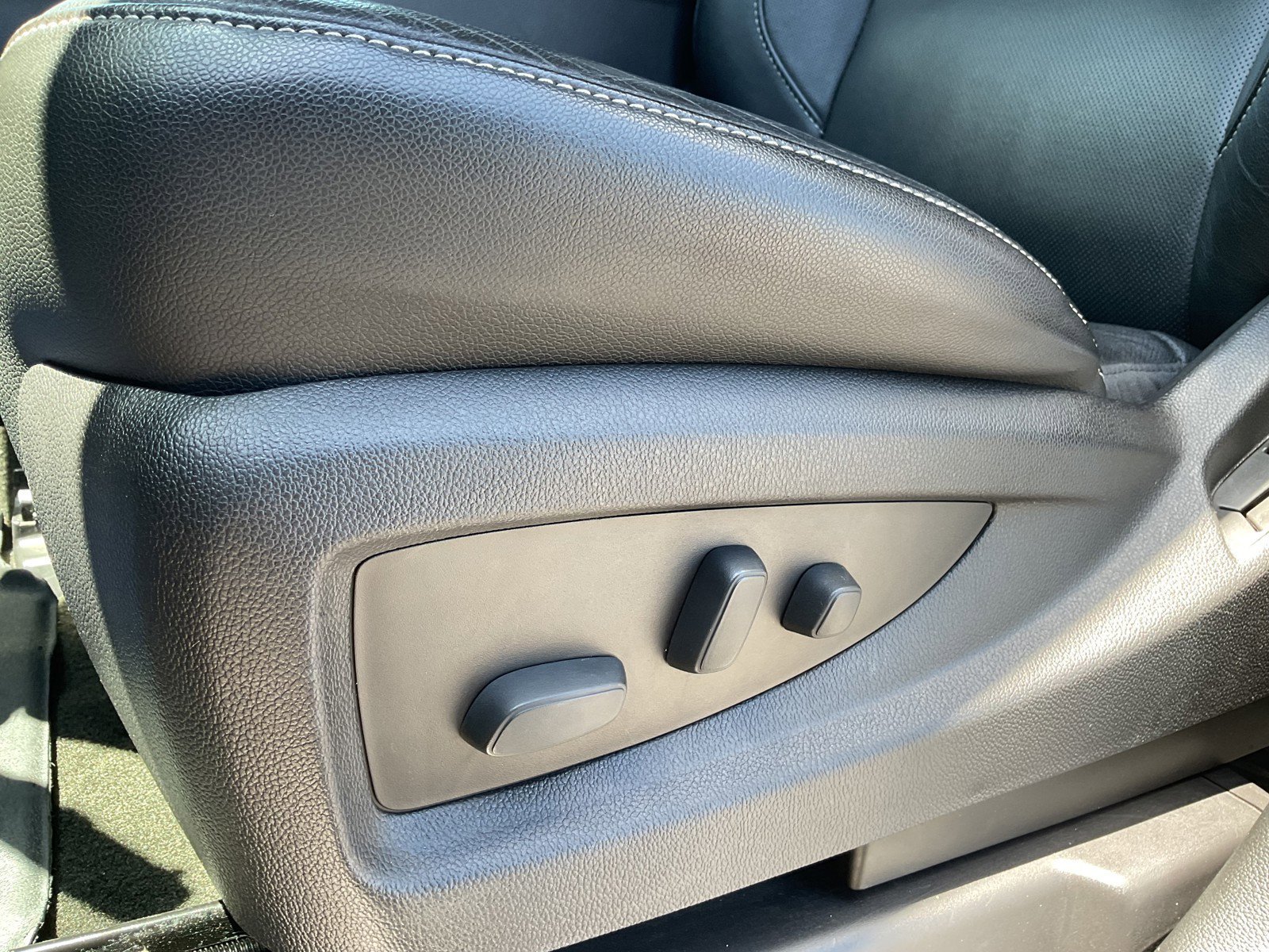 Used 2016 Black Chevrolet LTZ image 15