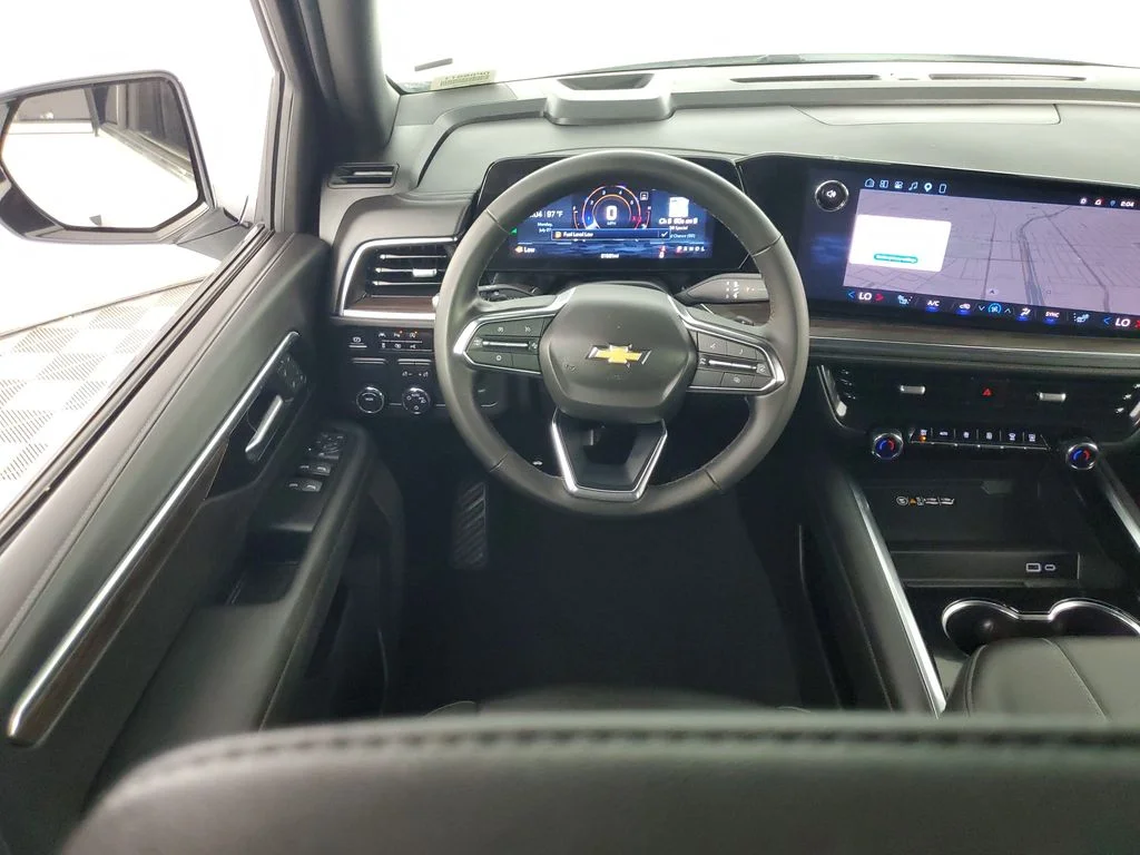 Used 2025 White Chevrolet LT image 13