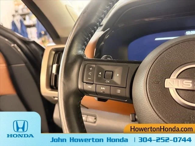 Used 2023 Gray Nissan Platinum image 19