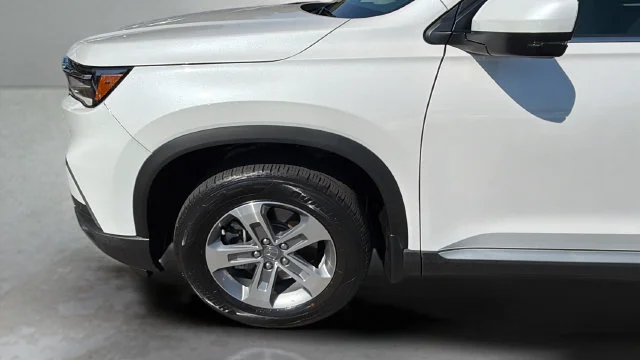 Used 2025  Honda EX-L image 42