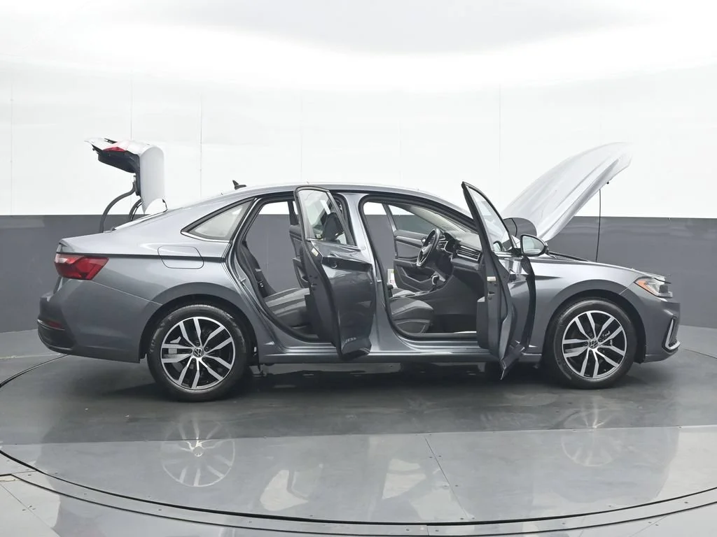 Used 2025 Gray Volkswagen 1.5T SE image 37