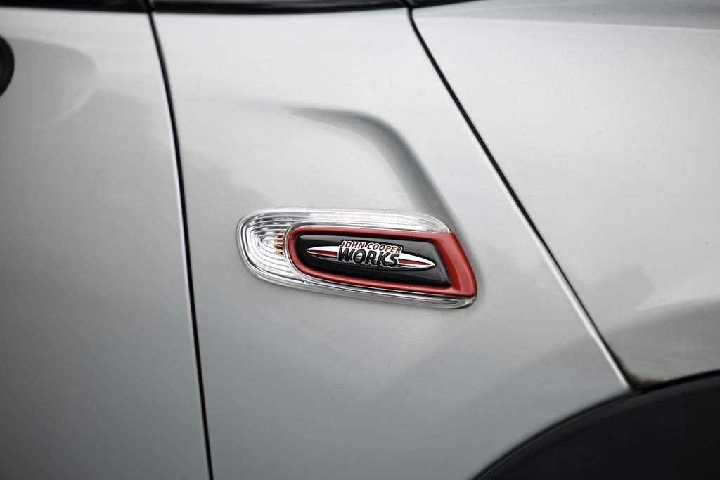 Used 2021 White Silver Metallic MINI Signature image 7
