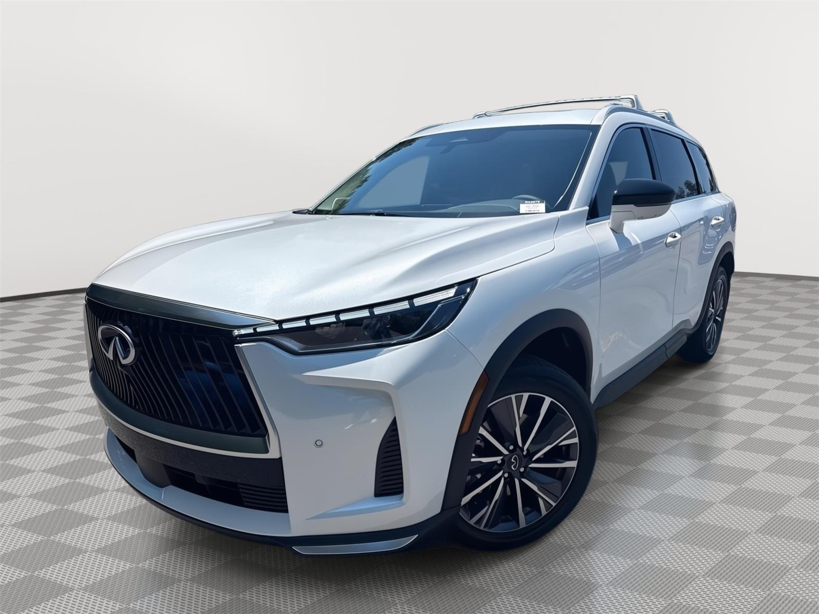 New 2027 RADIANT WHITE INFINITI Luxe FWD image 2