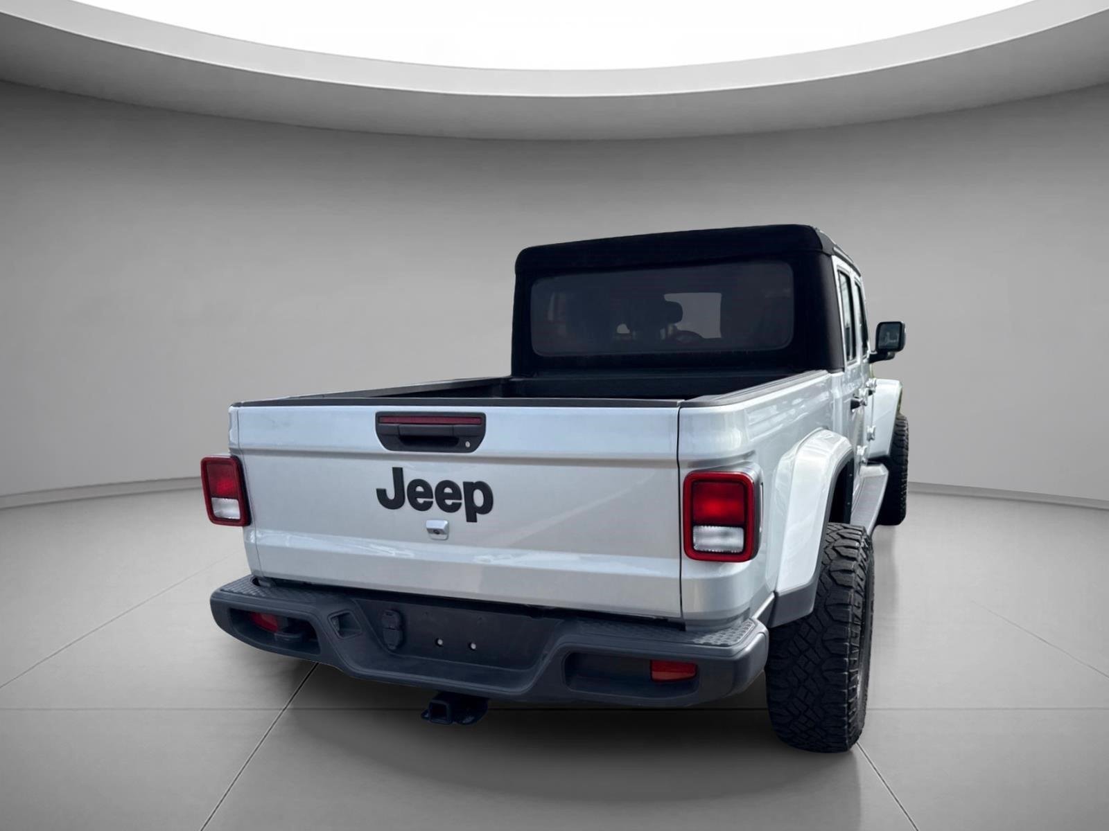 Used 2022 Silver Zynith Clearcoat Jeep Sport S image 19