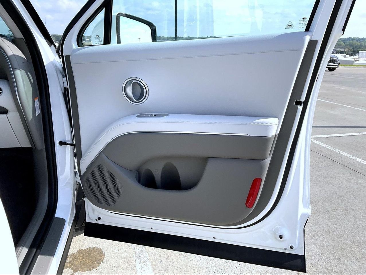 New 2026 White Hyundai SEL Premium image 17