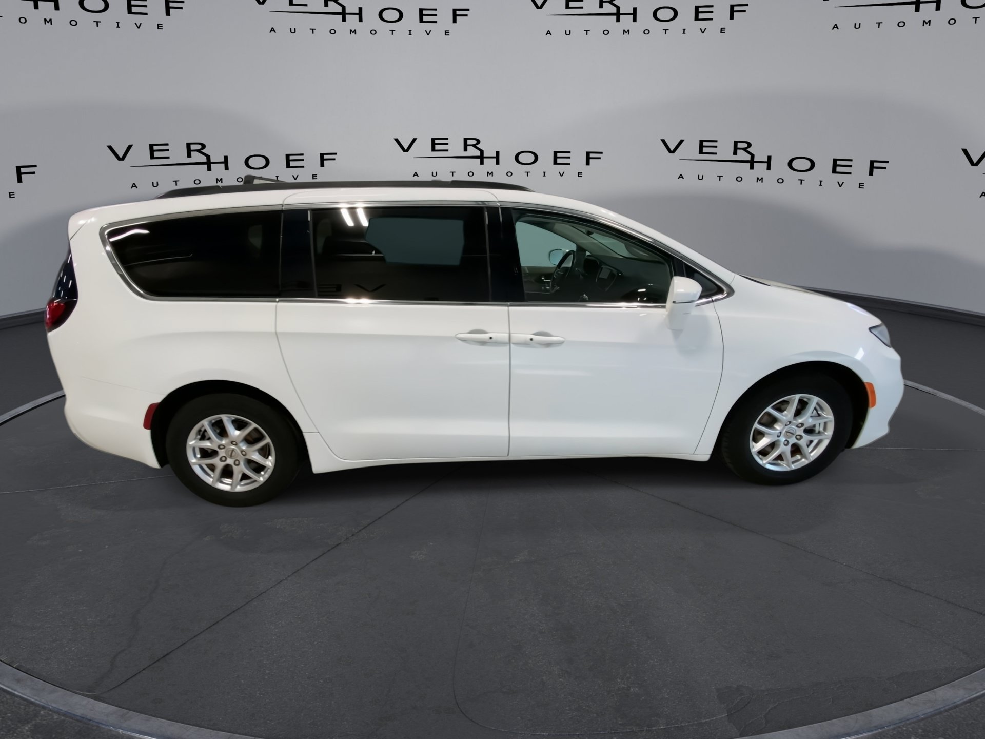 Used 2022 Bright White Clearcoat Chrysler Touring L image 9