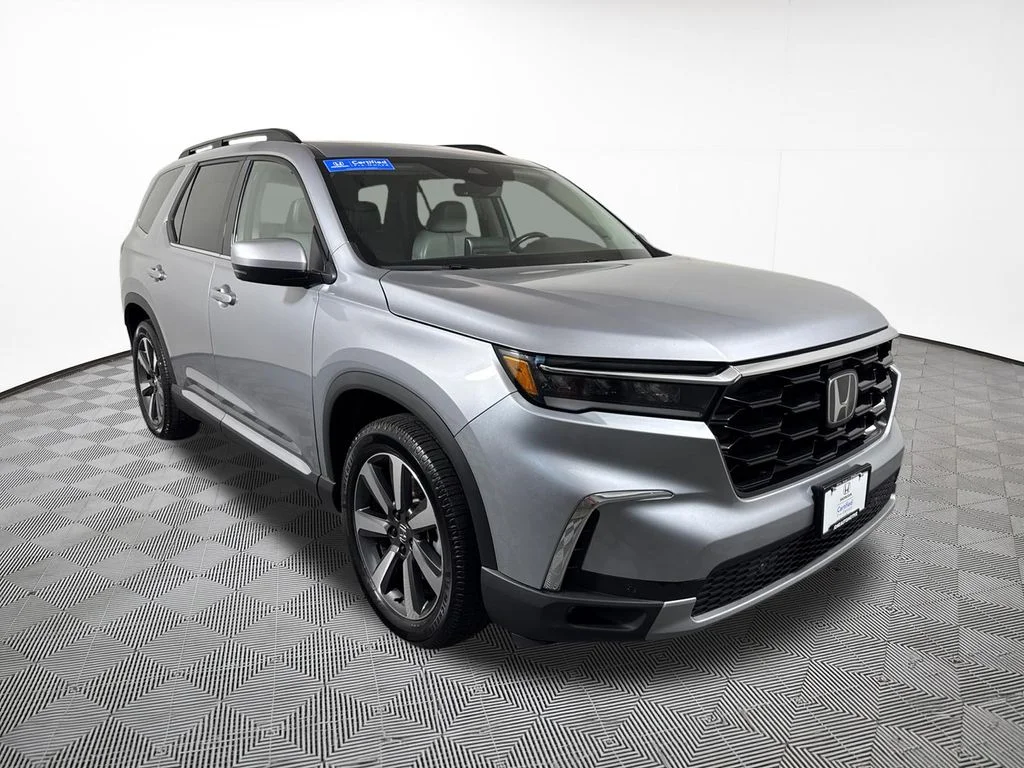 Certified Used 2024 Silver Honda Touring image 4