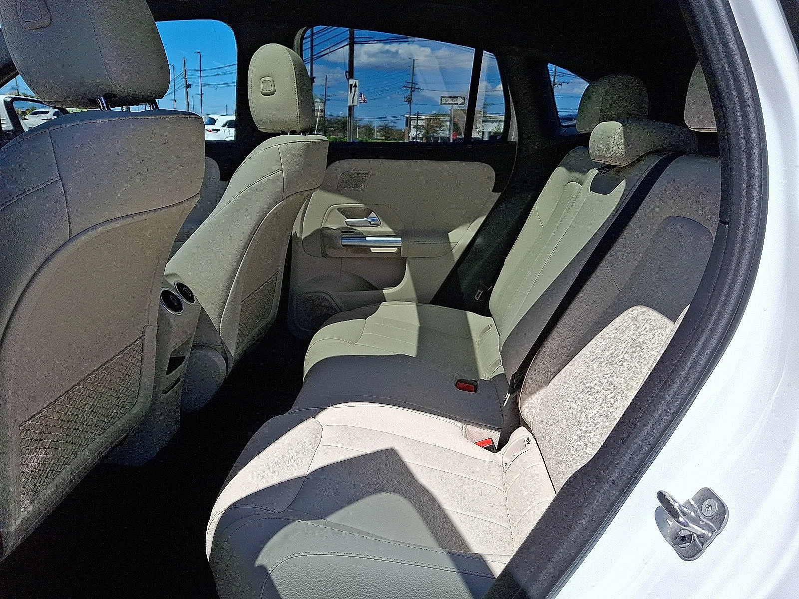 Used 2026 Polar White   149 Mercedes-Benz GLA 250 image 6