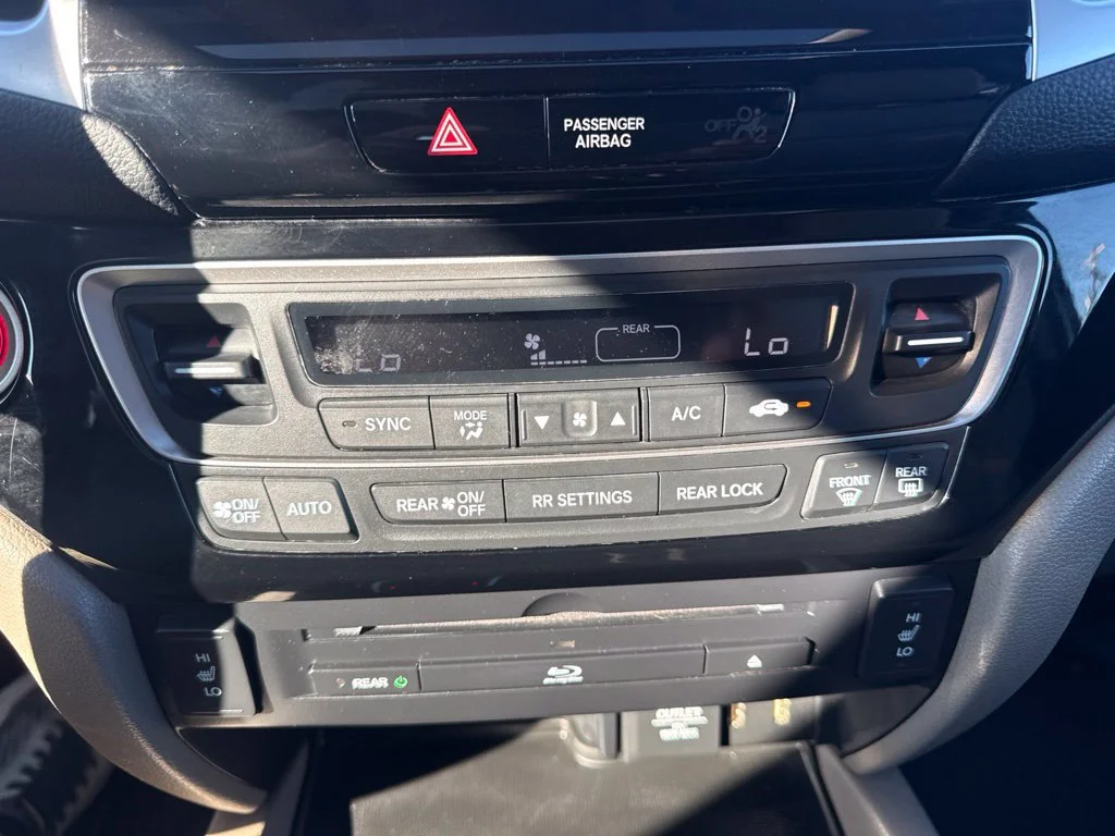 Used 2017  Honda Touring image 16