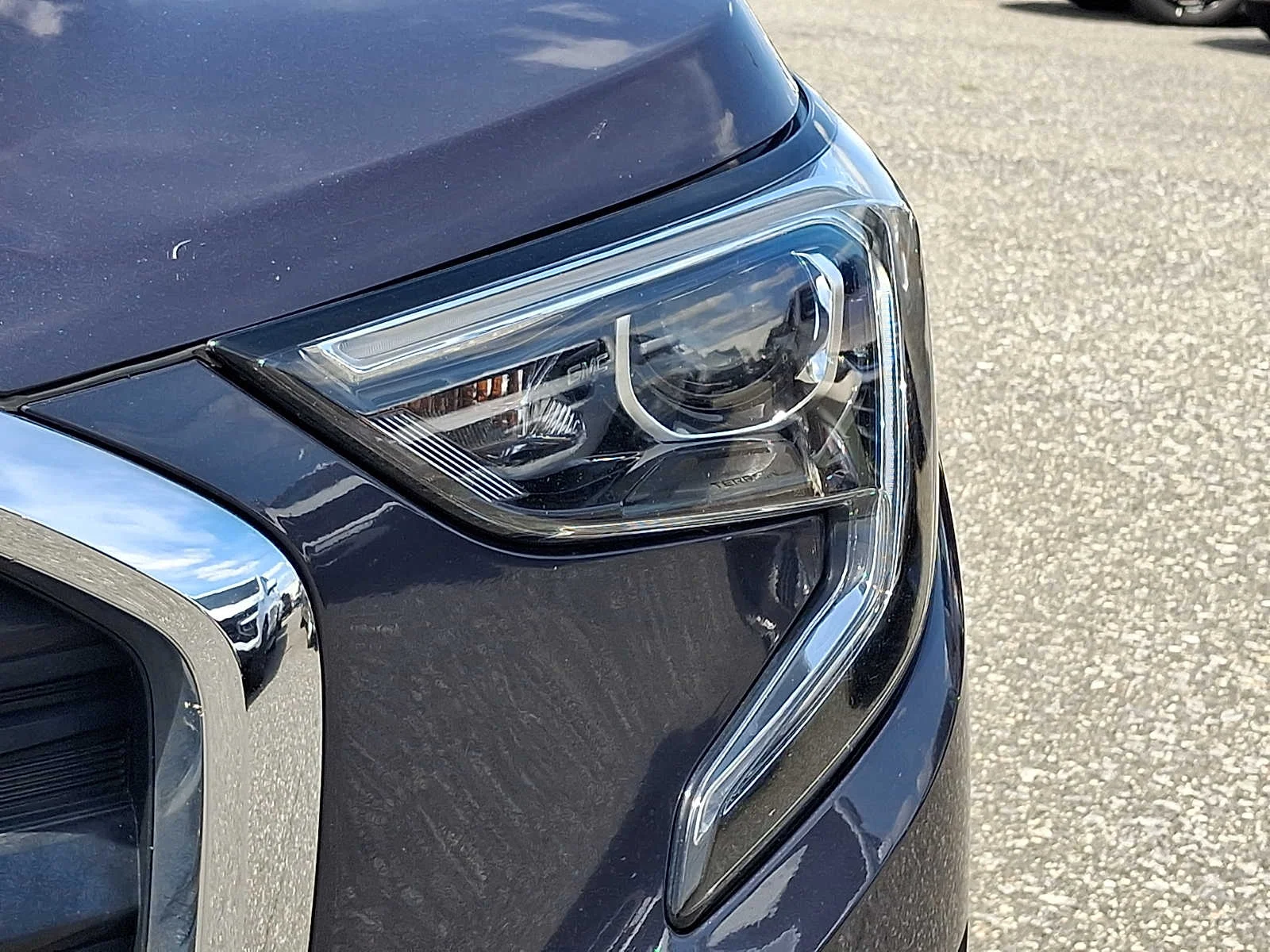 Used 2019 BLUE STEEL METALLIC GMC SLE image 9