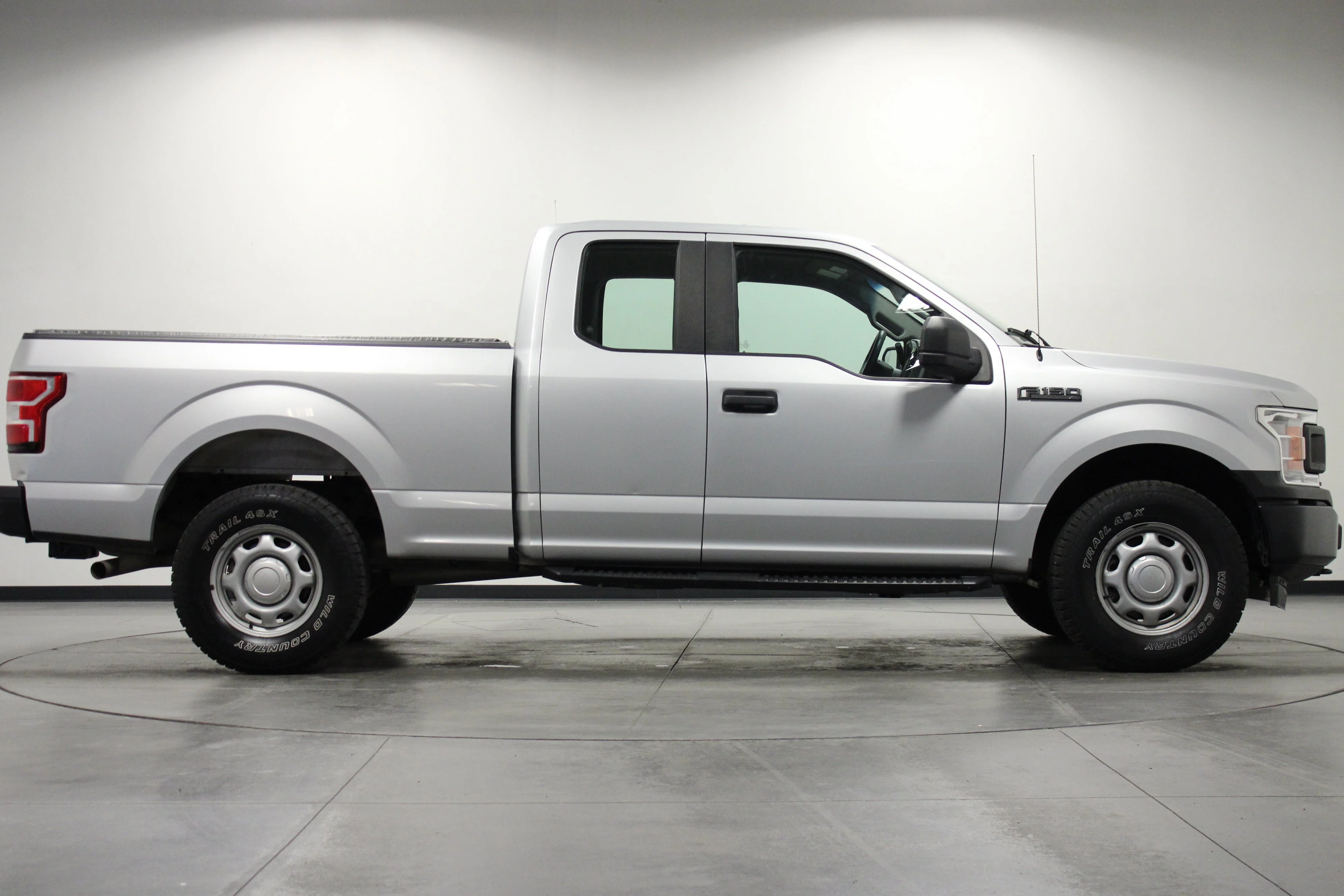 Used 2018 Ingot Silver Metallic Ford XL image 3
