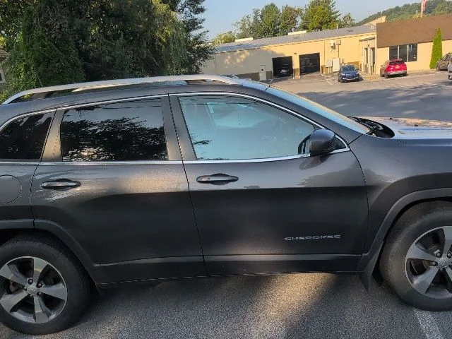 Used 2019 Gray Jeep Limited image 9