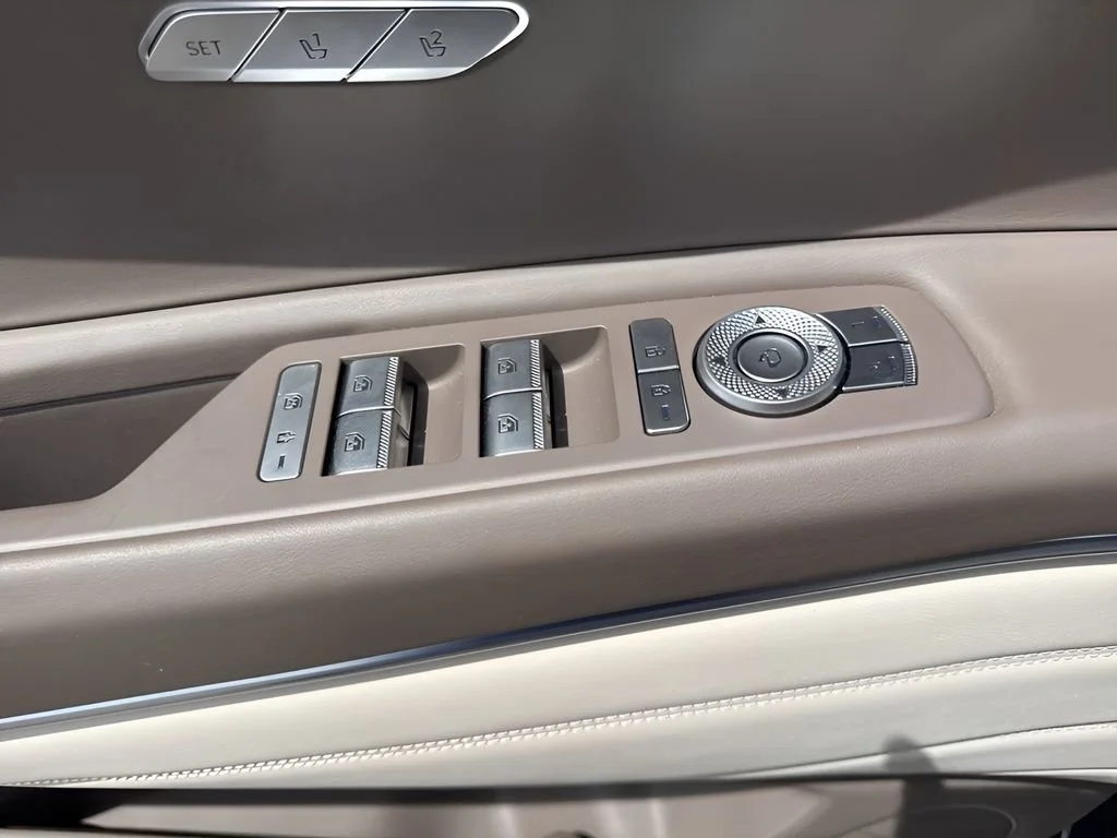 Used 2023  Genesis  image 31