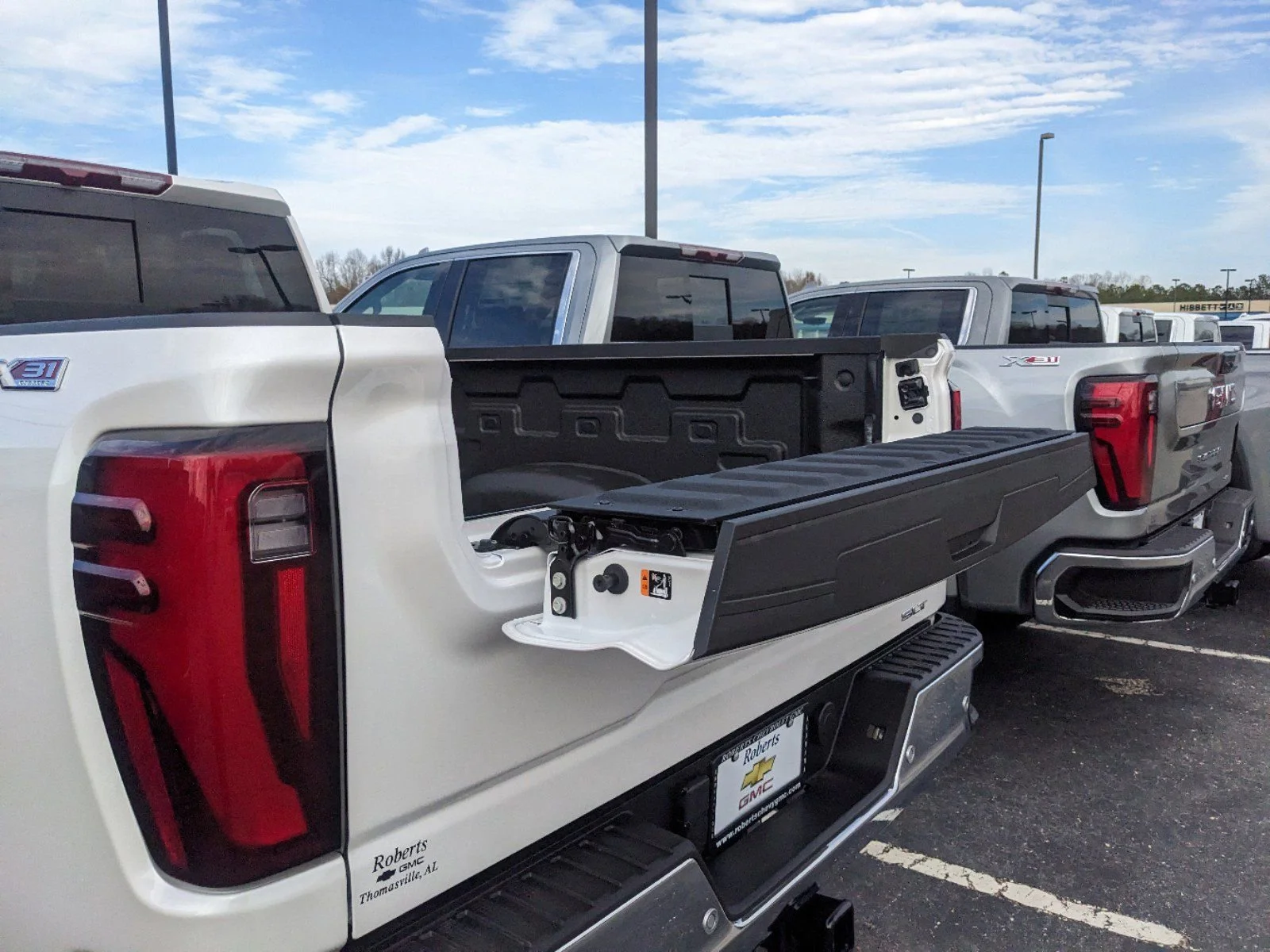 New 2025 White Frost Tricoat GMC SLT image 25