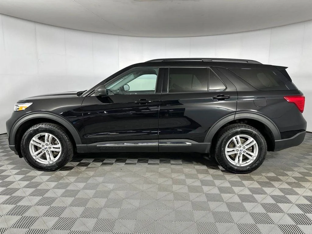 Used 2024 Black Metallic Ford XLT image 7