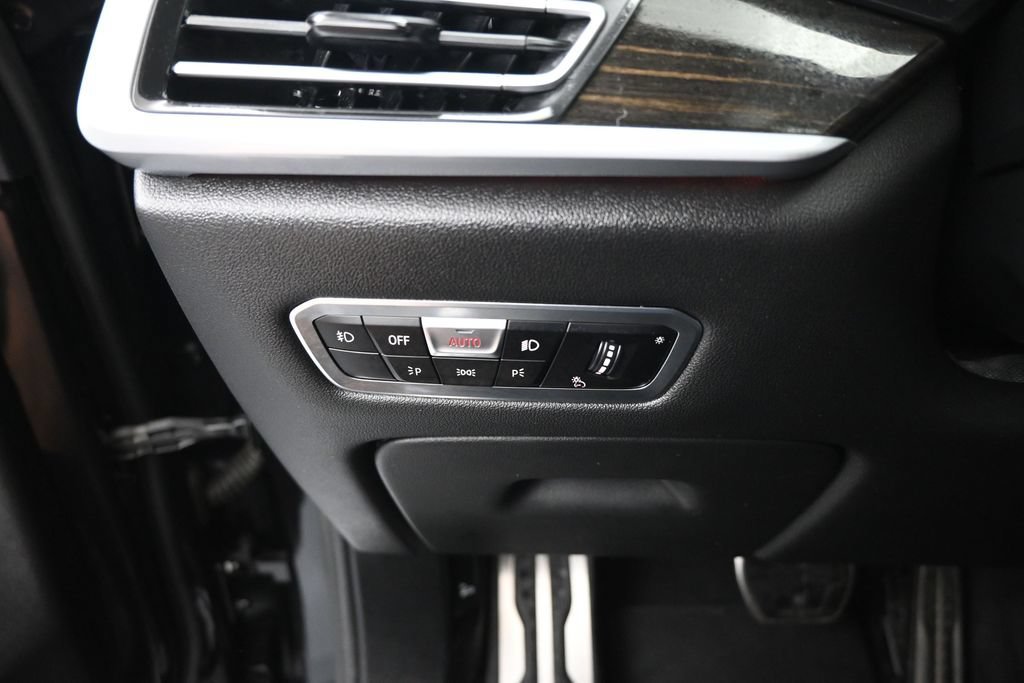 Used 2020 Black BMW xDrive40i image 21