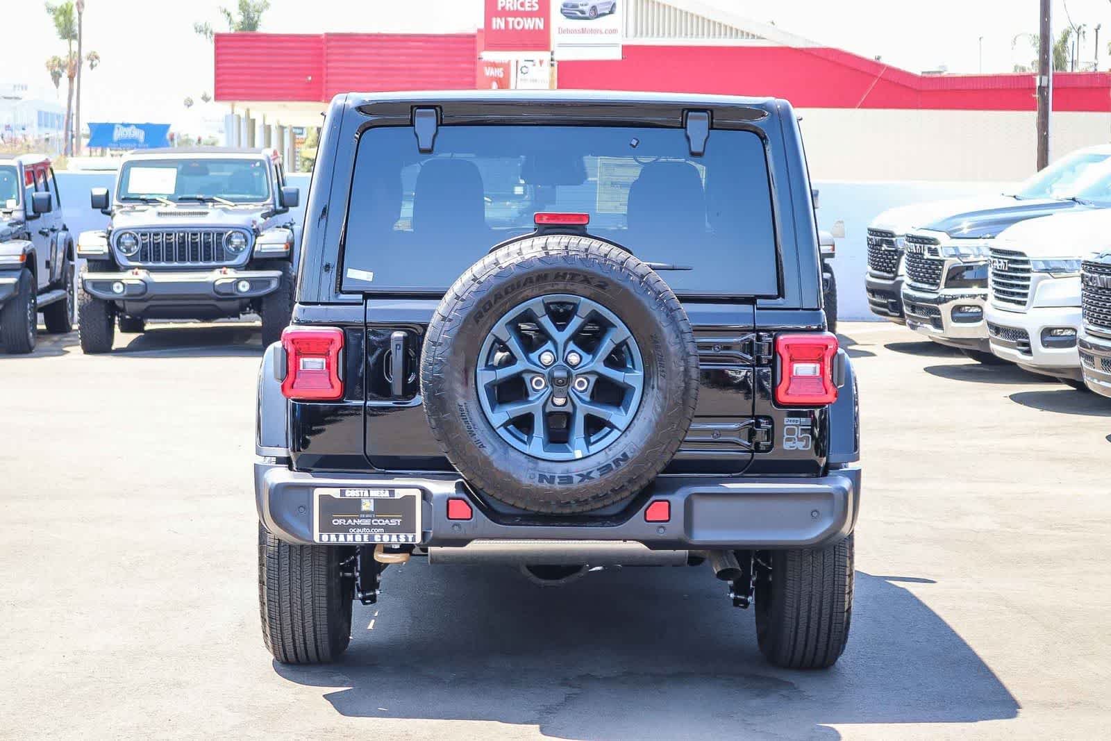 New 2026 Black Clear-Coat Exterior Paint Jeep 85th Anniversary image 5