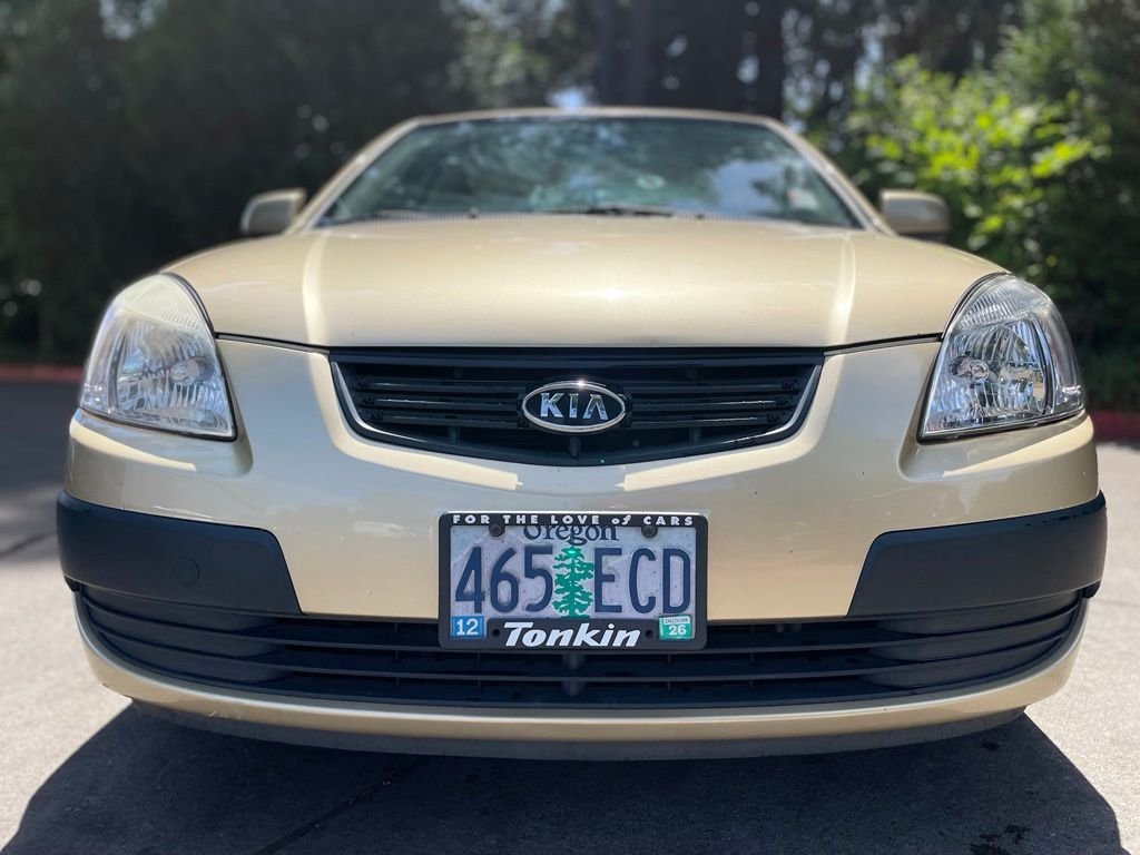 Used 2008 Cashmere / Beige Kia LX image 8