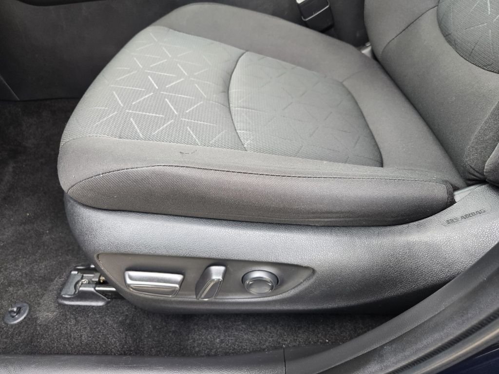 2024 Toyota RAV4 XLE - Photo 16
