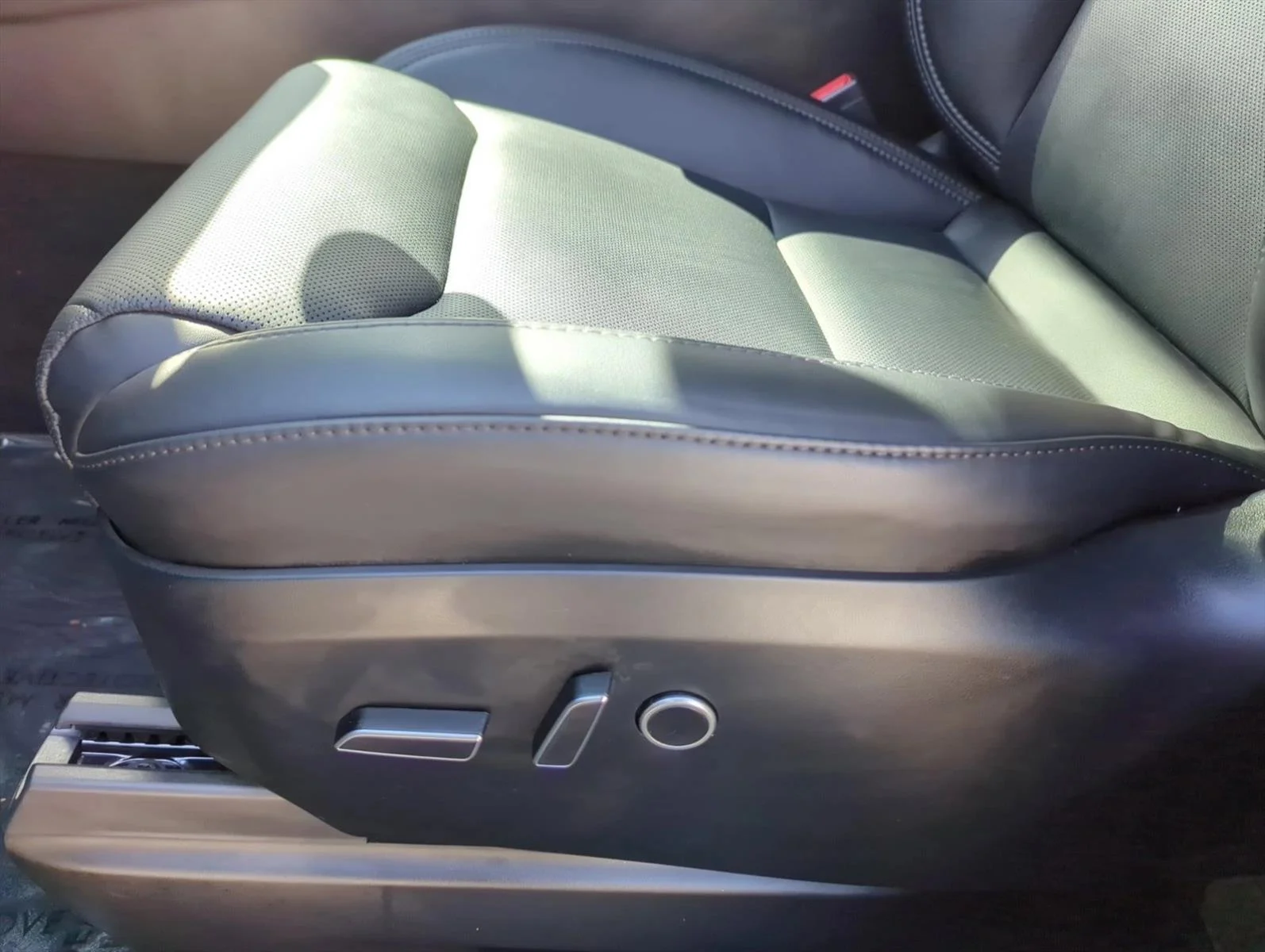 Used 2024 Gray Tesla  image 10