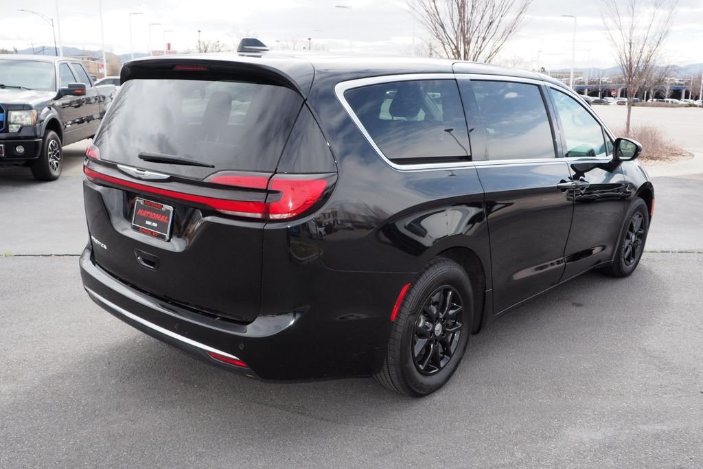 Used 2024 Black Chrysler Touring L image 5