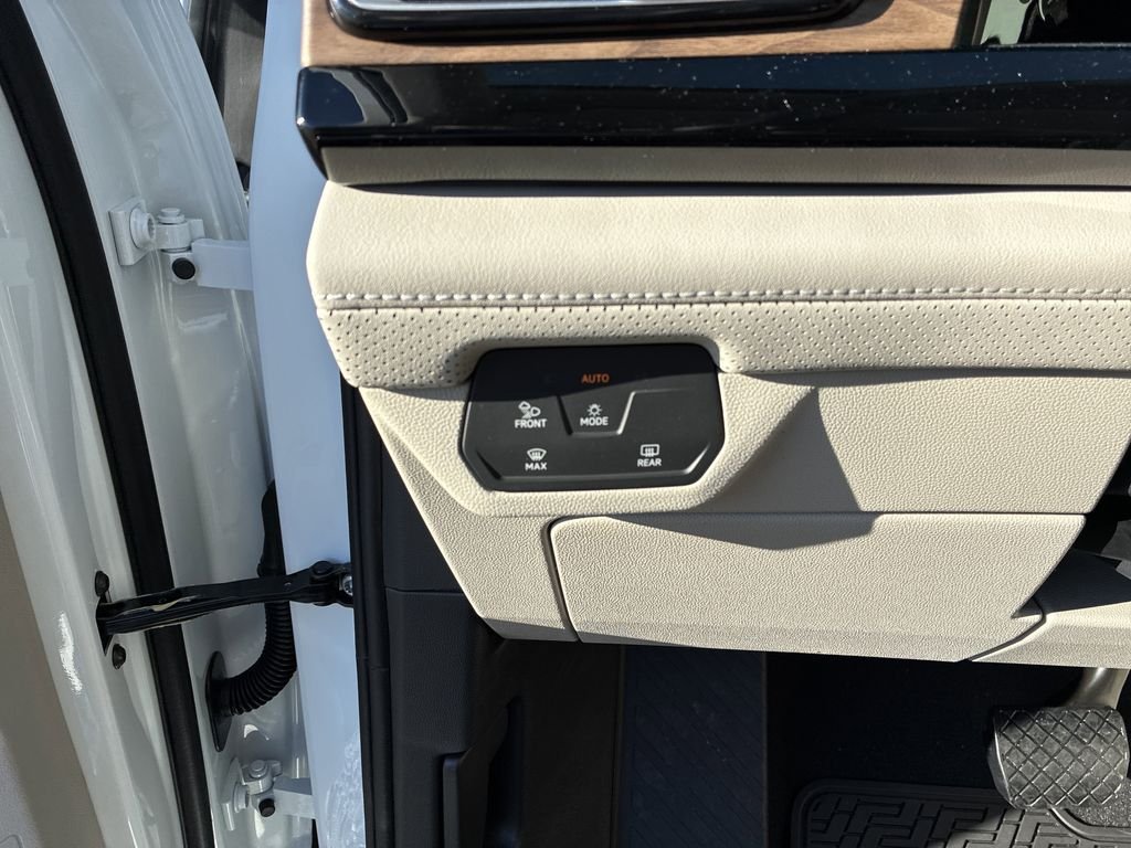 New 2026 White/off-white Volkswagen SE image 20