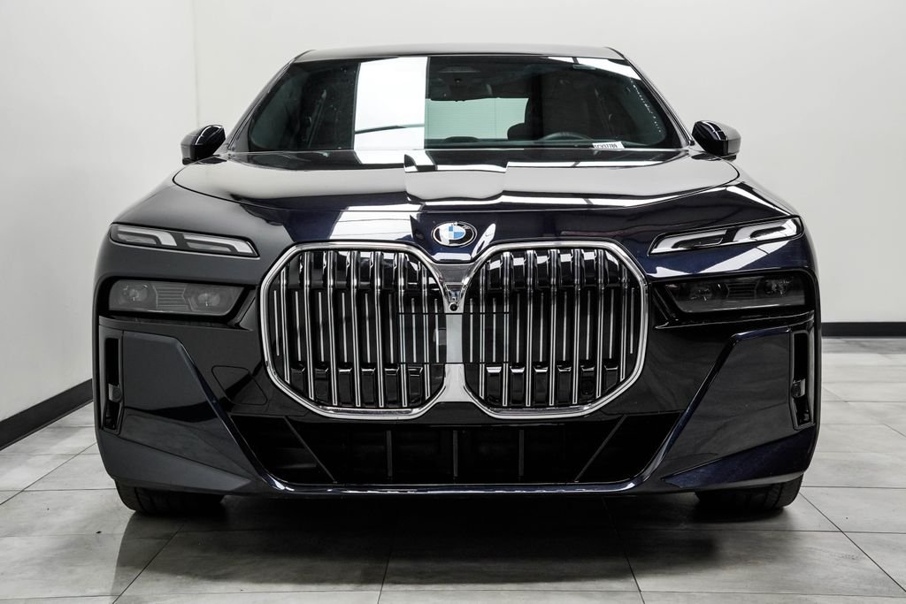 Used 2025 Black BMW 740i xDrive image 4