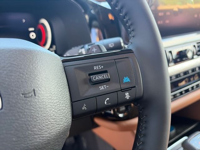 New 2026 Everest White Pearl TriCoat / Super Black Two-tone Nissan Platinum image 28