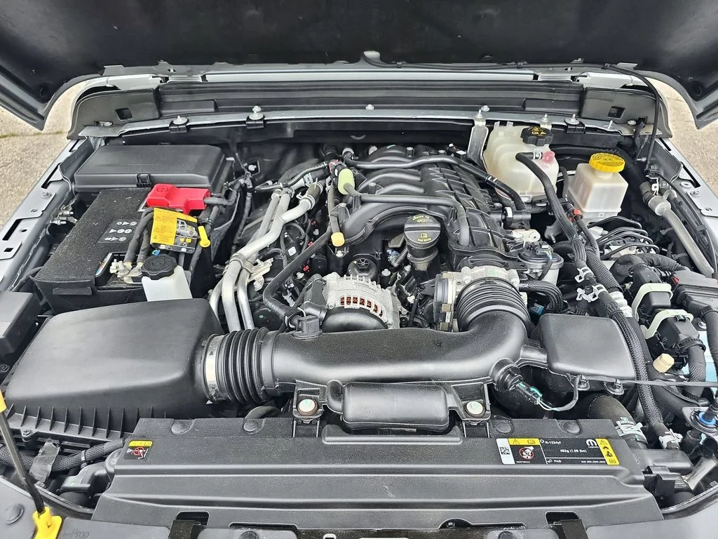 Used 2022 Silver Jeep Overland image 31
