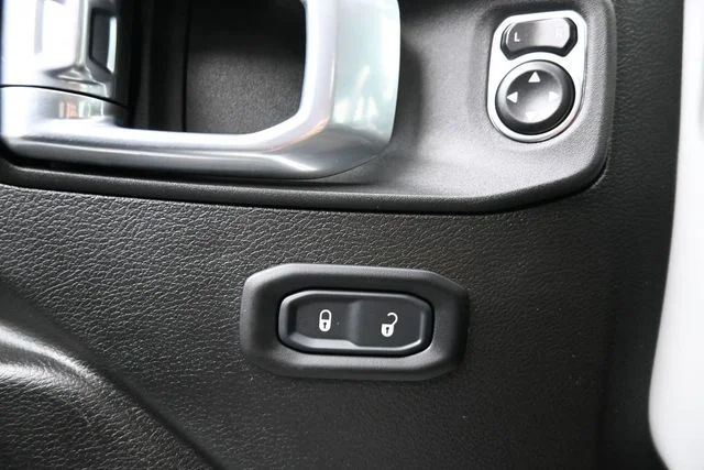 Used 2025 White Jeep Nighthawk image 13
