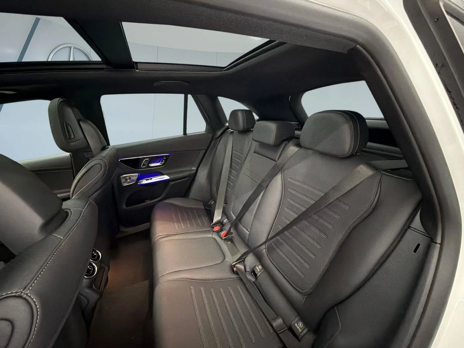 New 2027 White Mercedes-Benz GLC 300 image 28