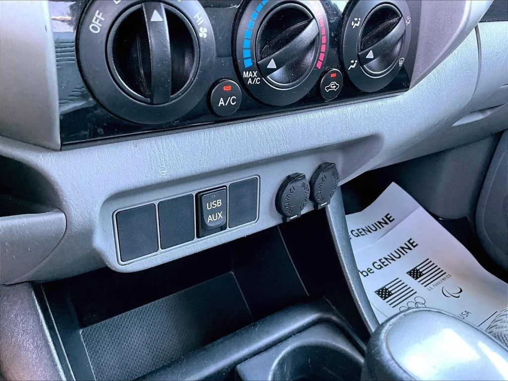 Used 2013 Red Toyota Base image 16