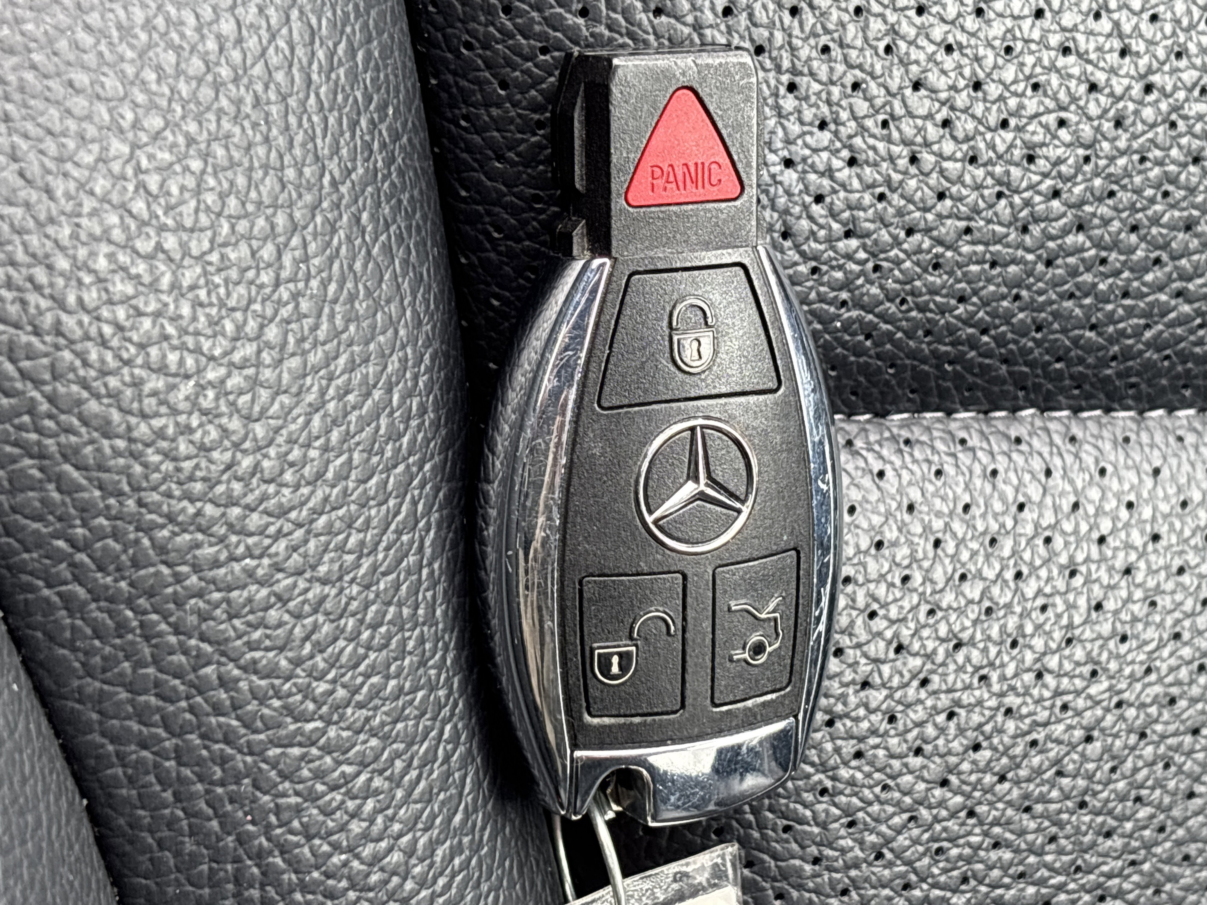 Used 2018 Black Mercedes-Benz GLC 300 4Matic image 39