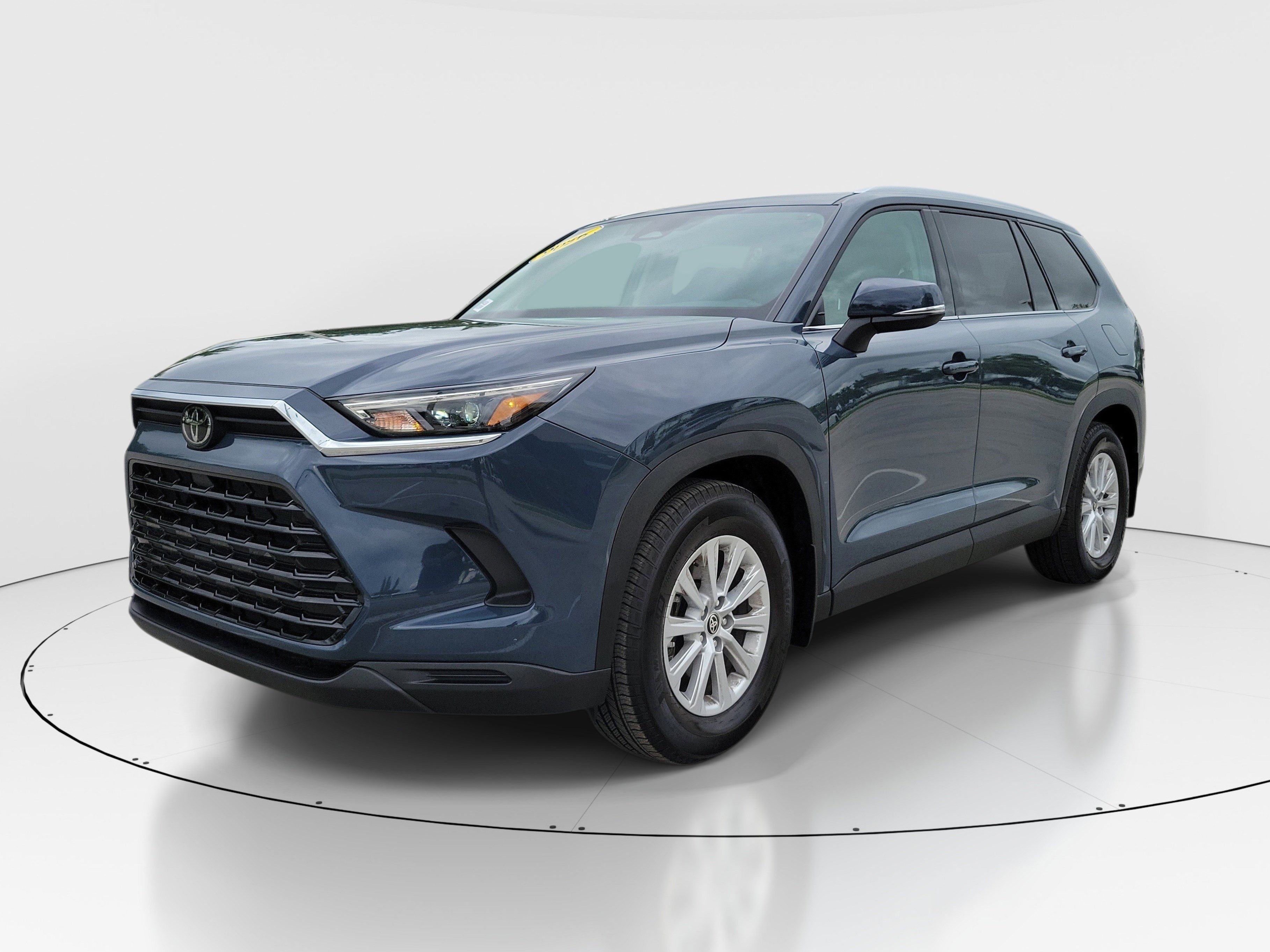 Used 2026 Cloud Toyota XLE image 3