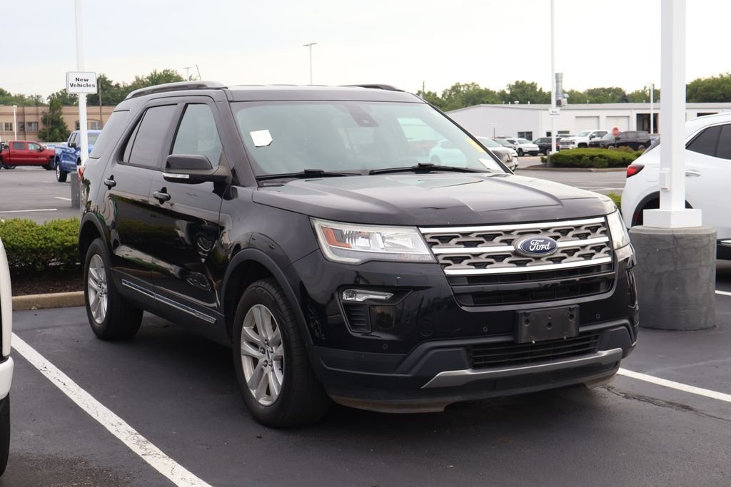 Used 2018 Shadow Black Ford XLT image 3
