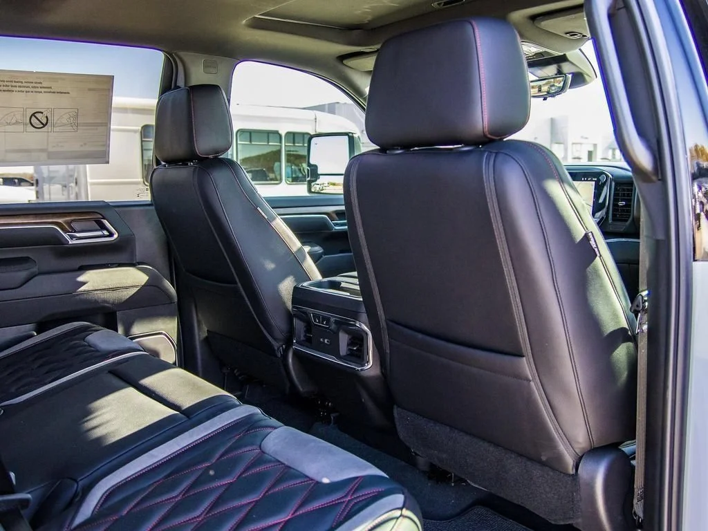 2025 Chevrolet Silverado 3500 HD High Country - Photo 28