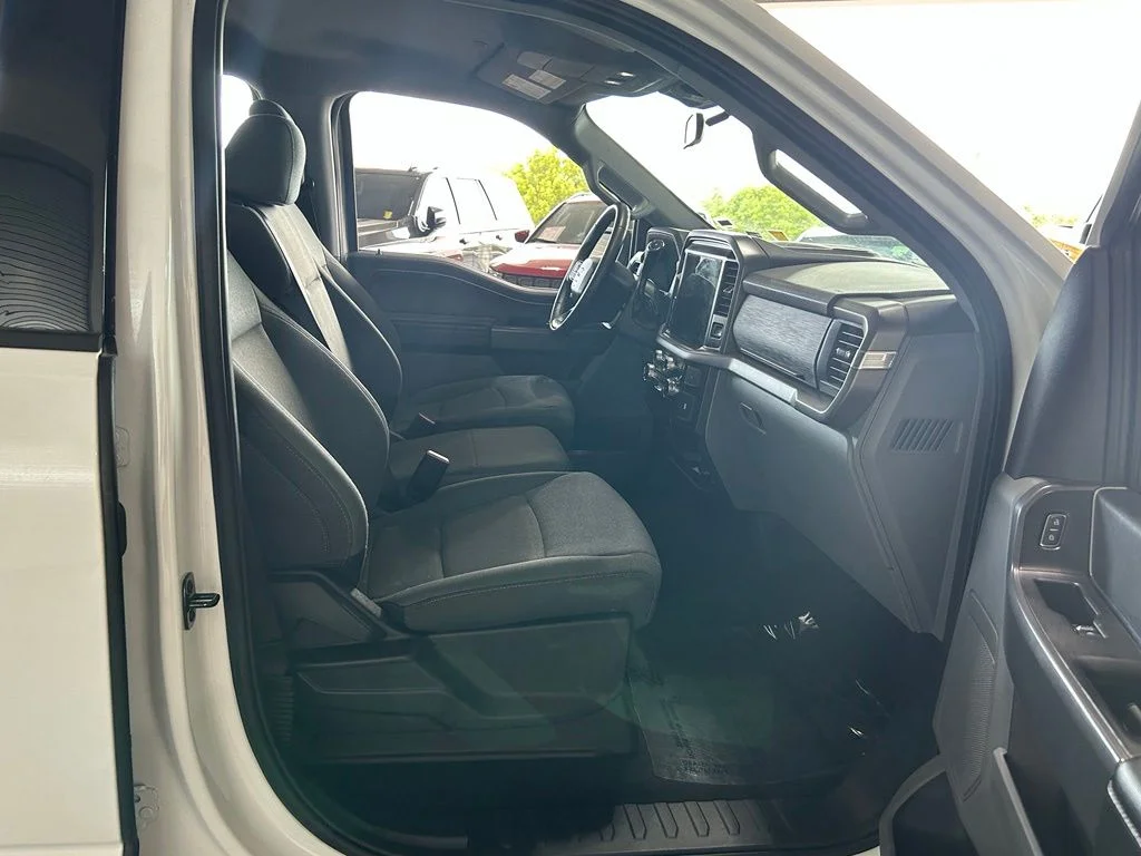 Used 2025 Oxford White Ford XLT image 31
