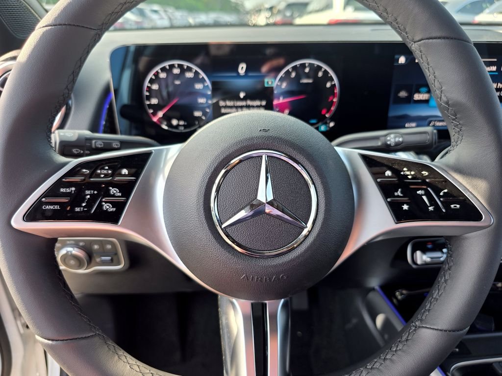 New 2026 White Mercedes-Benz GLB 250 image 22