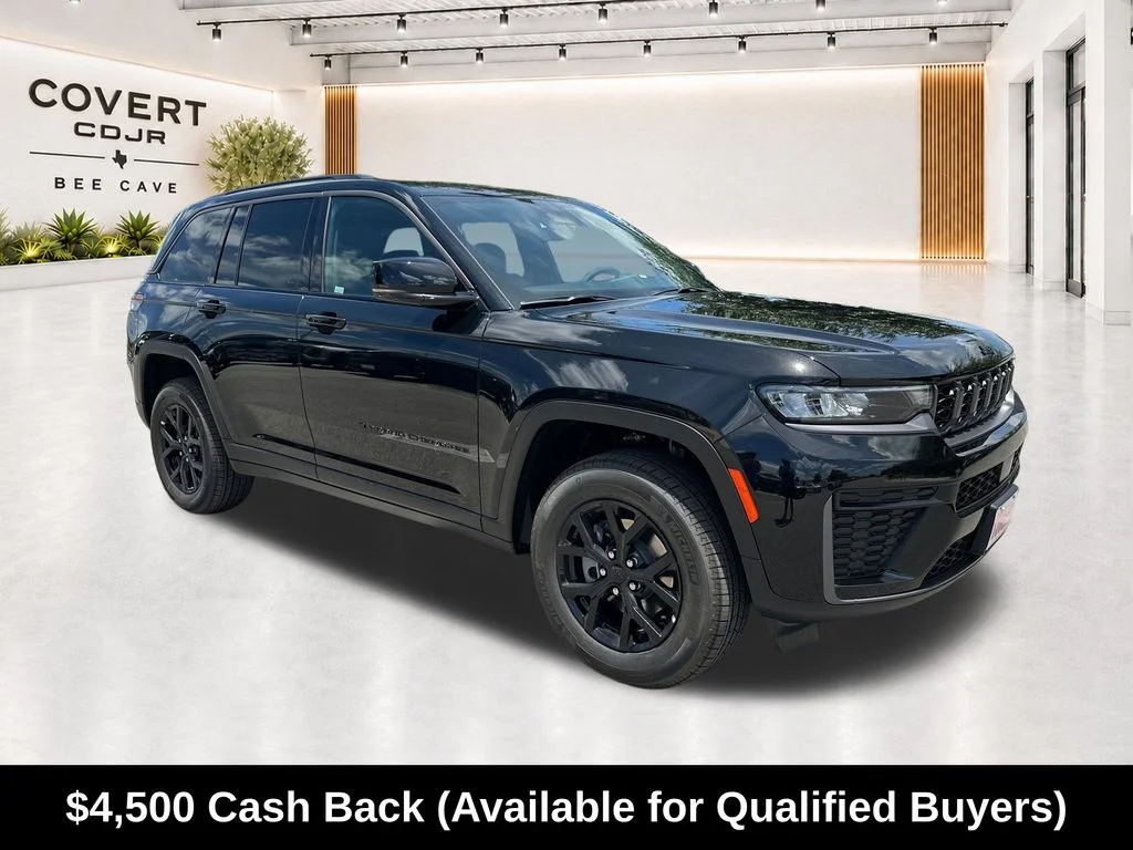 New 2026 Diamond Black Crystal Pearl-Coat Exterior Paint Jeep Laredo Altitude image 1