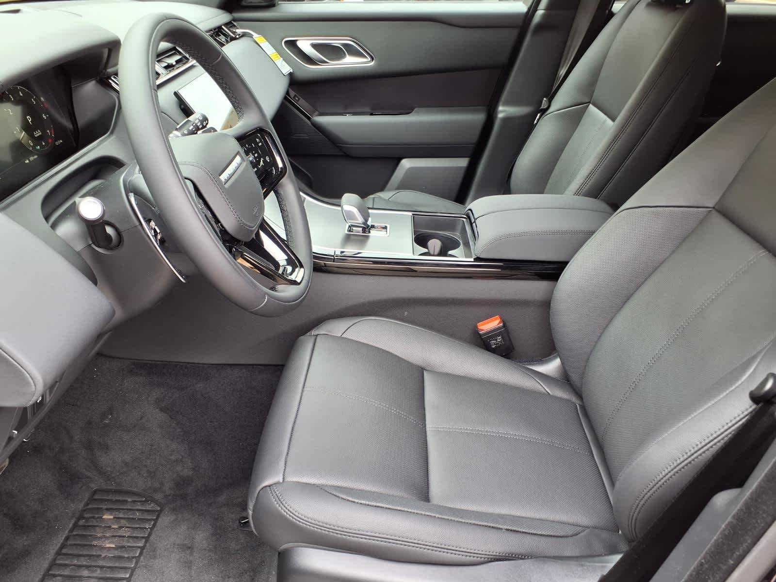 New 2026 Santorini Black Land Rover Dynamic SE image 11