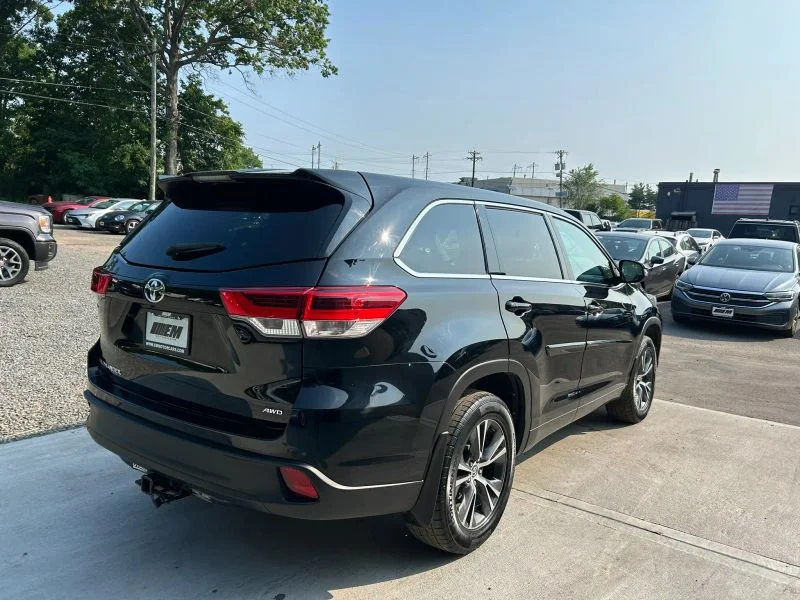 Used 2018 Black Toyota LE Sport Utility 4D image 30