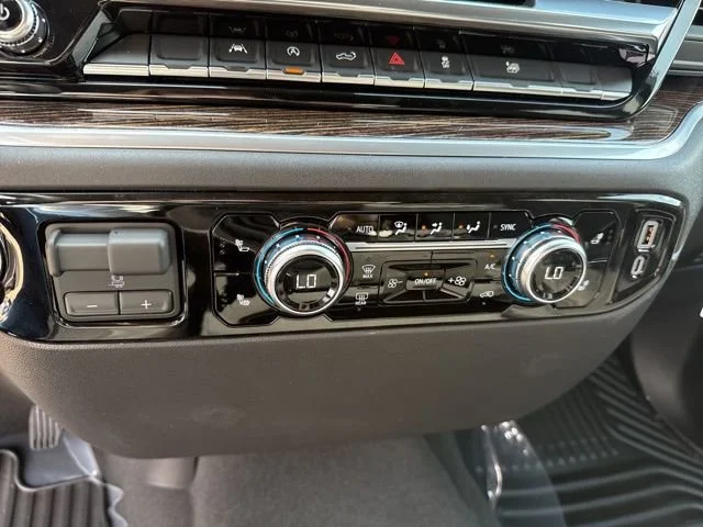 New 2026 Summit White GMC SLE image 31