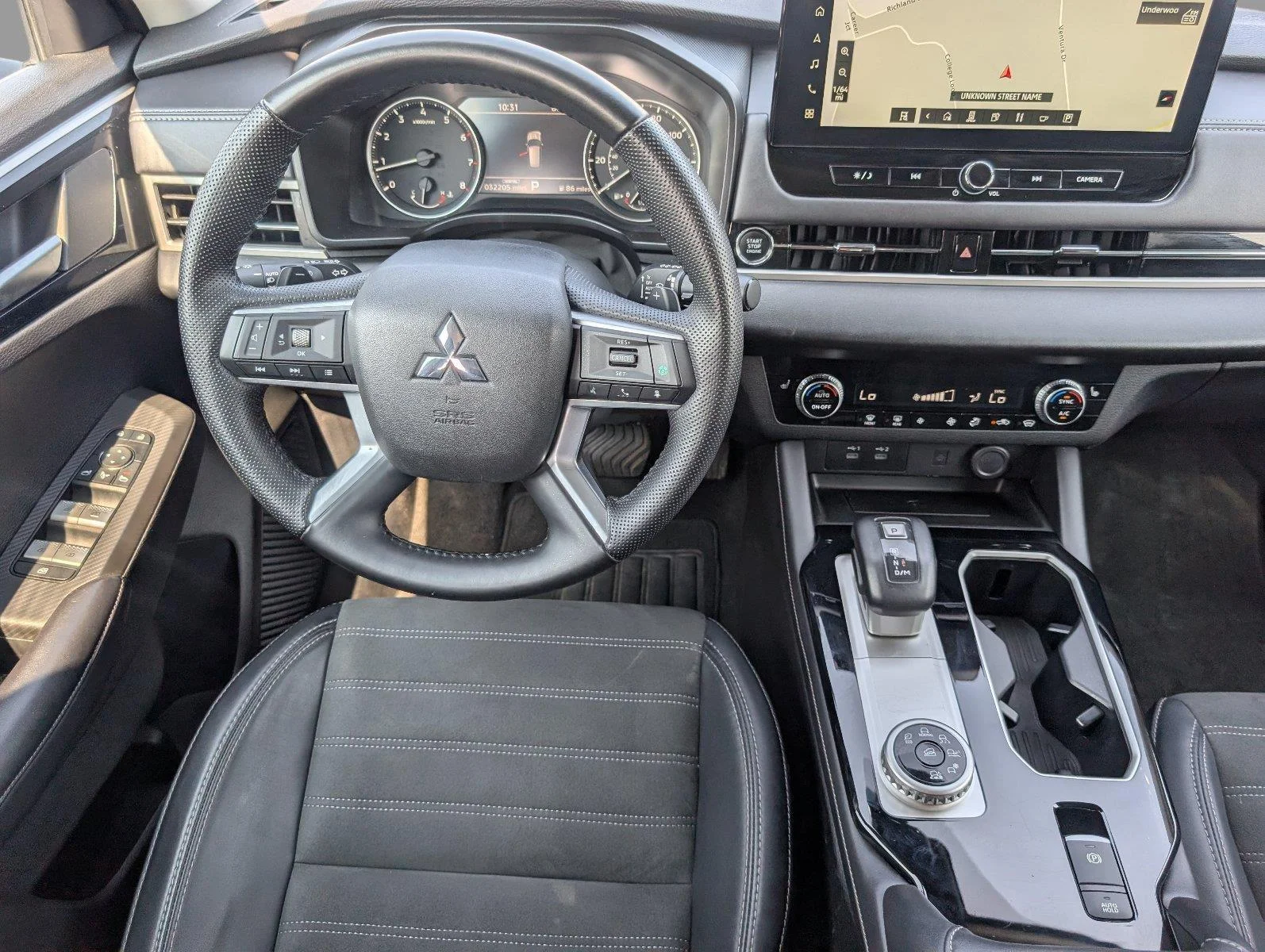 Used 2025 White Diamond Mitsubishi SE image 32