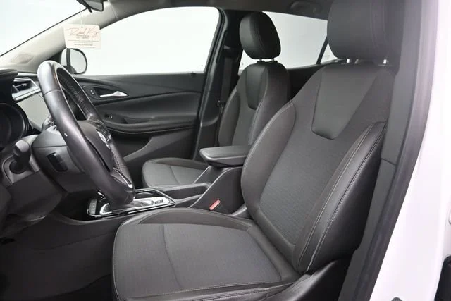 Used 2020 SUMMIT WHITE Buick Preferred image 10
