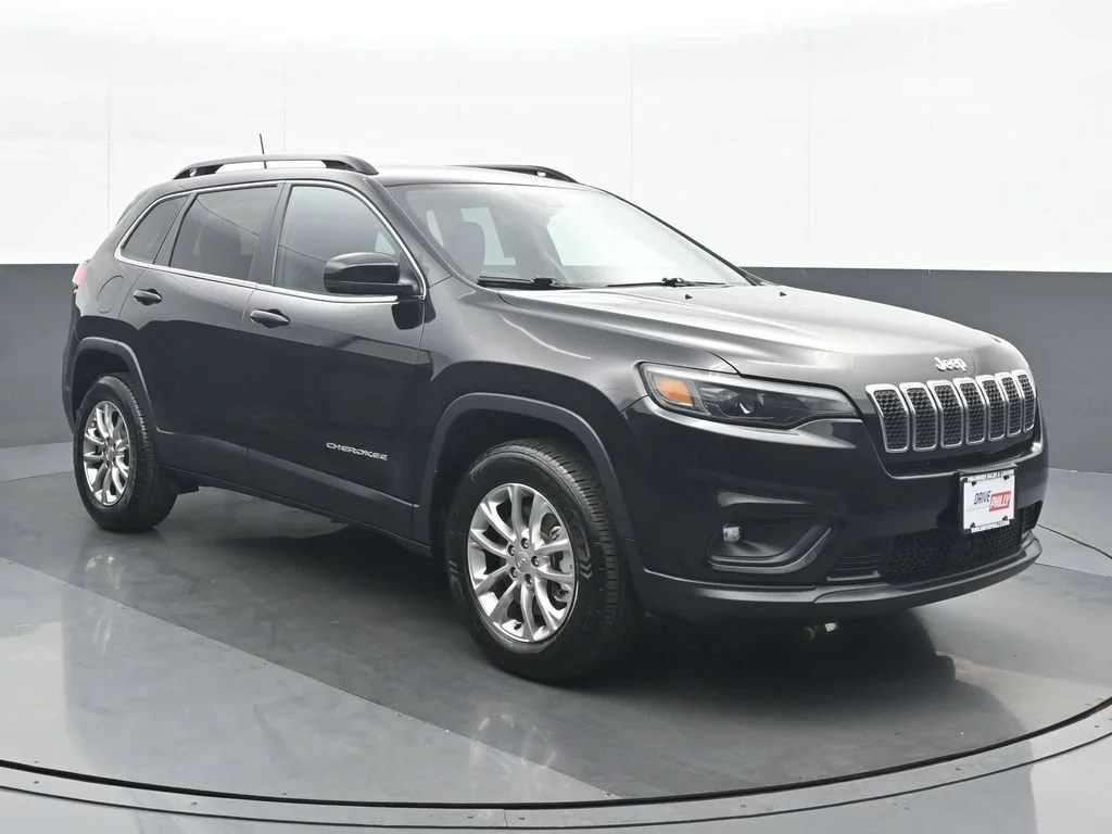 Used 2022 Black Jeep Latitude Lux image 9