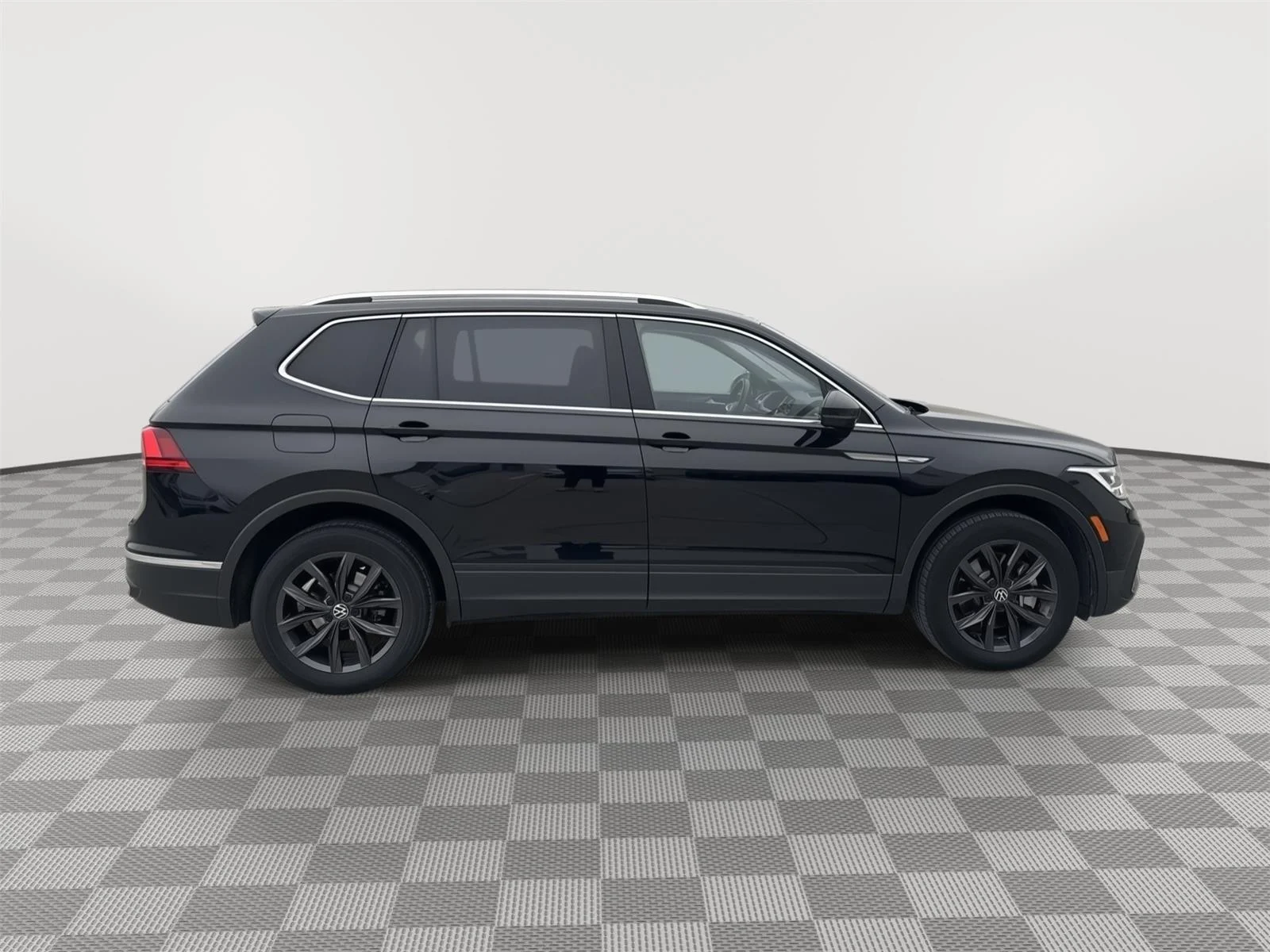 Used 2022 BLACK Volkswagen SE image 17