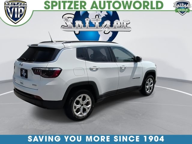 Used 2024 White Jeep Latitude image 9