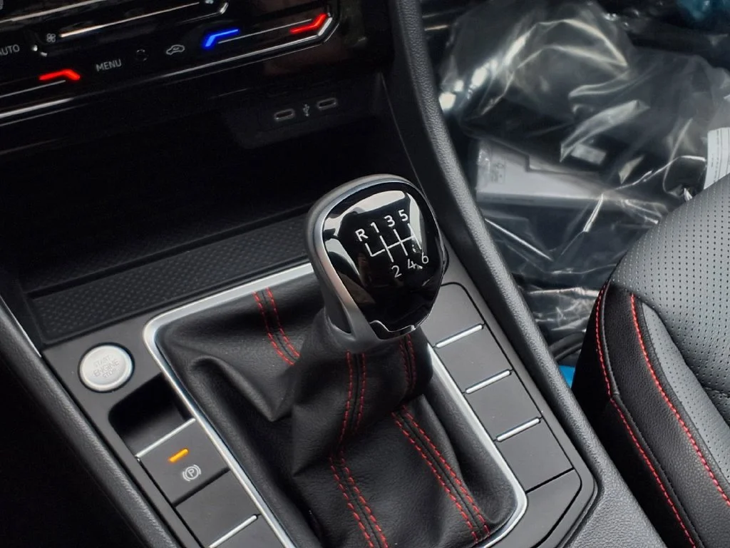 New 2026 Deep Black Pearl Volkswagen 2.0T Autobahn image 17