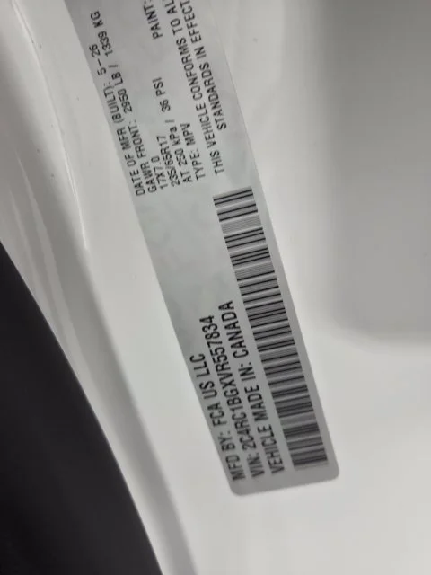 New 2027 Bright White Clear-Coat Paint Chrysler Select image 23