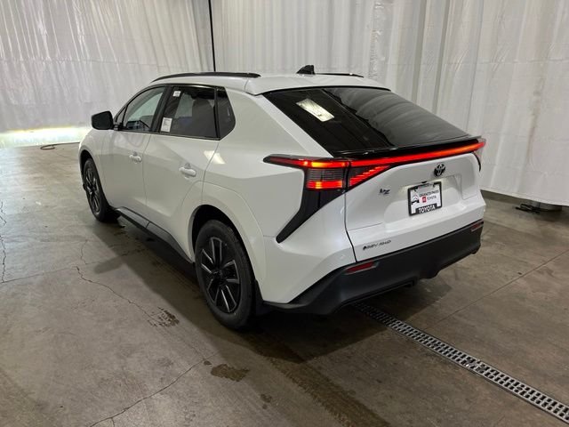 New 2026 Wind Chill Pearl <sup>1</sup> Toyota  XLE image 6
